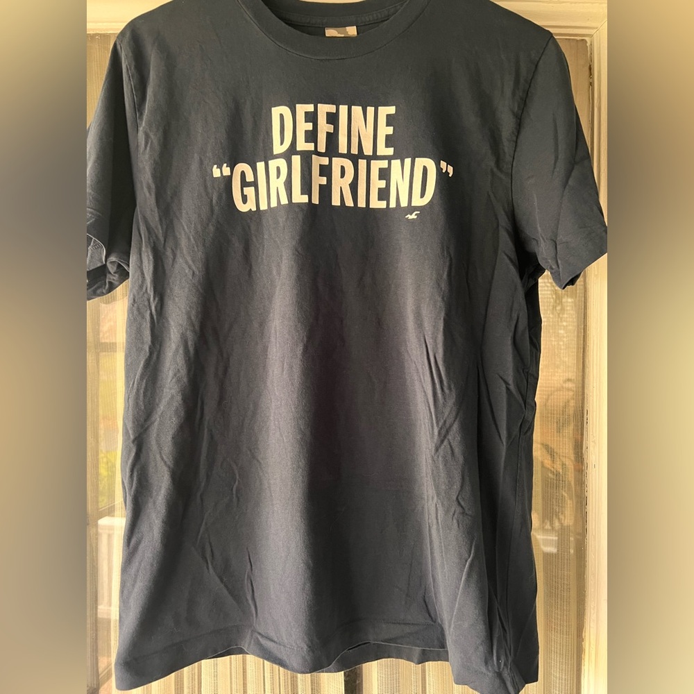 Hollister Men's Navy Graphic T-Shirt